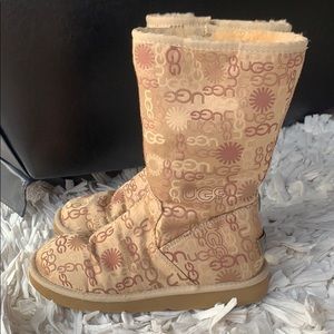 **Limited Edition** Ugg Wilshire Signature Boots